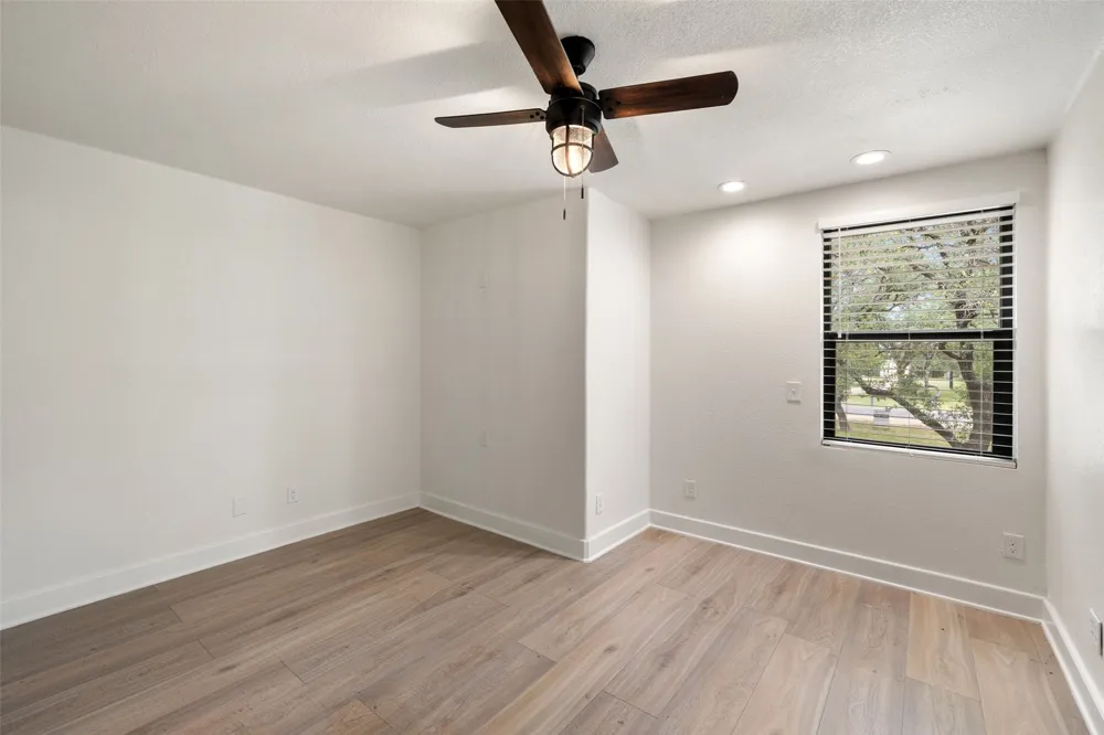 607 Liveoak Drive Johnson City, TX 78636