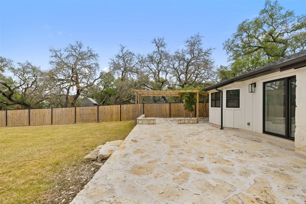 607 Liveoak Drive Johnson City, TX 78636