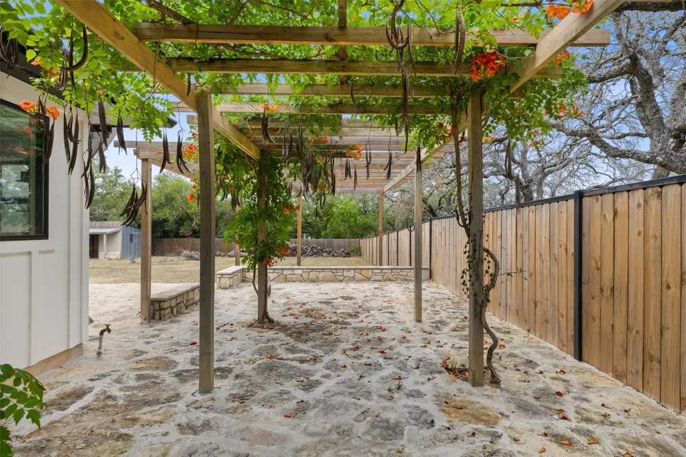 607 Liveoak Drive Johnson City, TX 78636