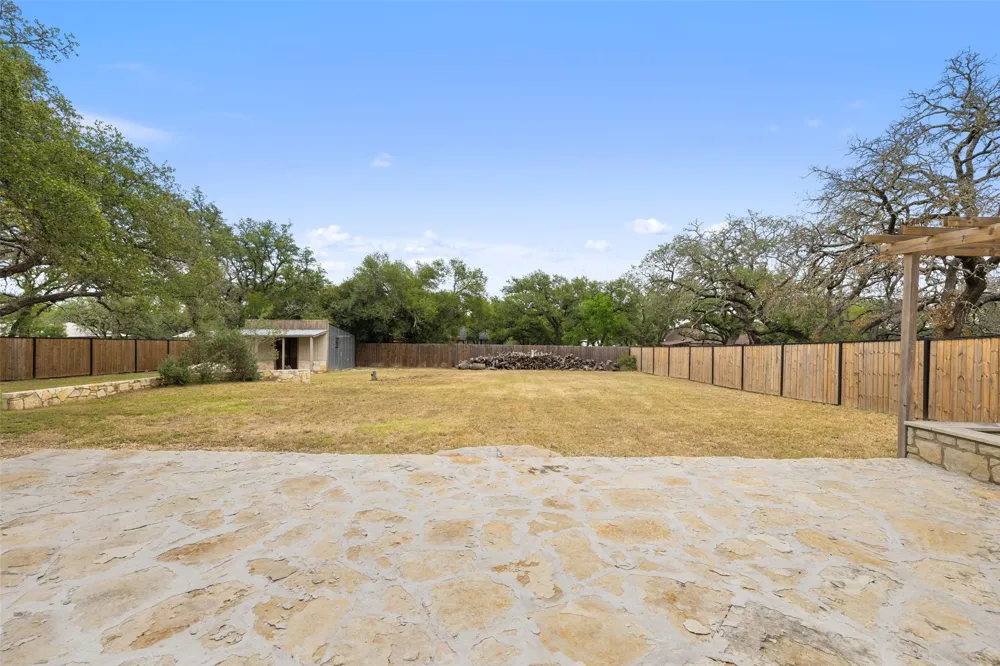 607 Liveoak Drive Johnson City, TX 78636