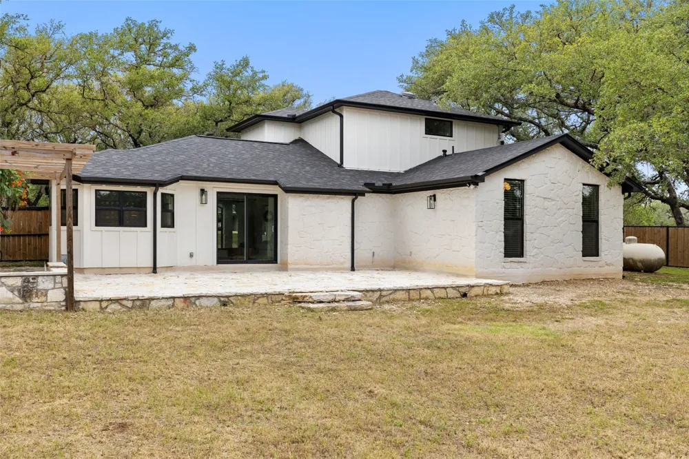 607 Liveoak Drive Johnson City, TX 78636