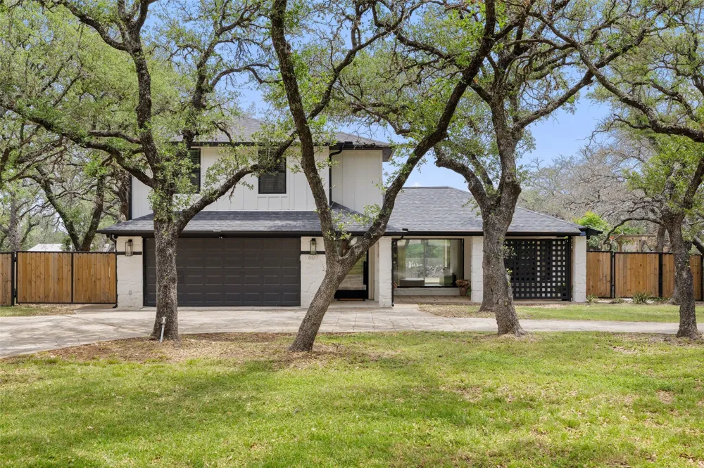 607 Liveoak Drive Johnson City, TX 78636