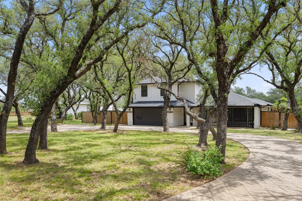 607 Liveoak Drive Johnson City, TX 78636