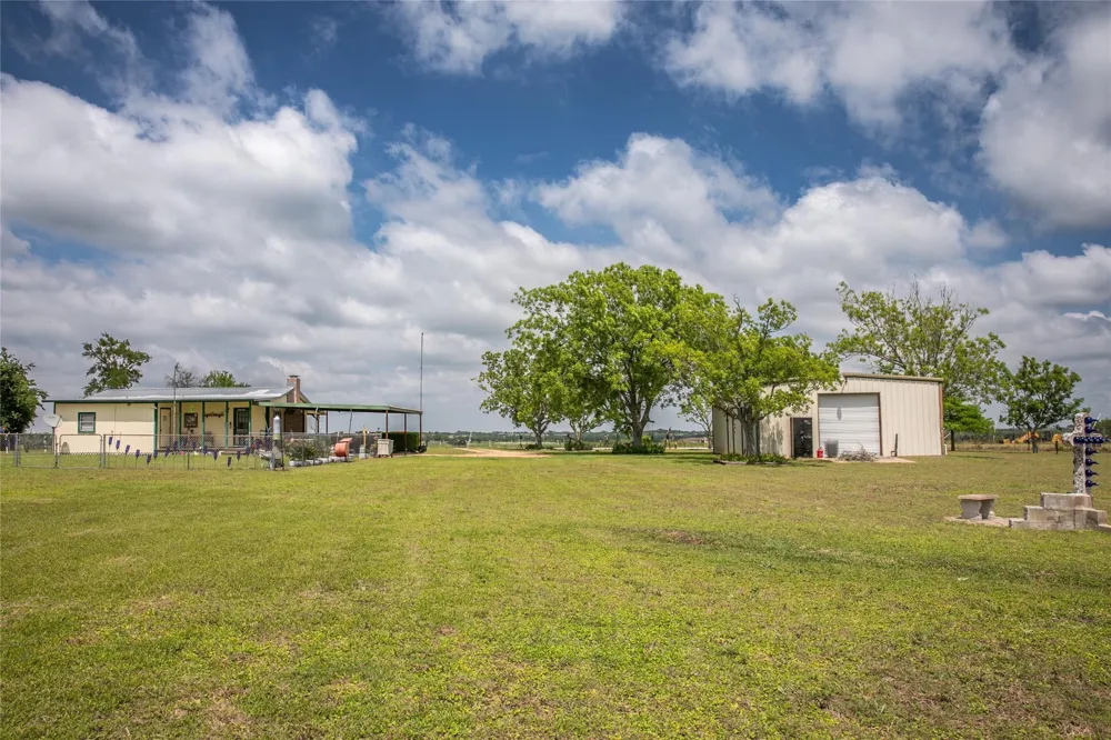 2603 Mcnelly Lane Burton, TX 77835