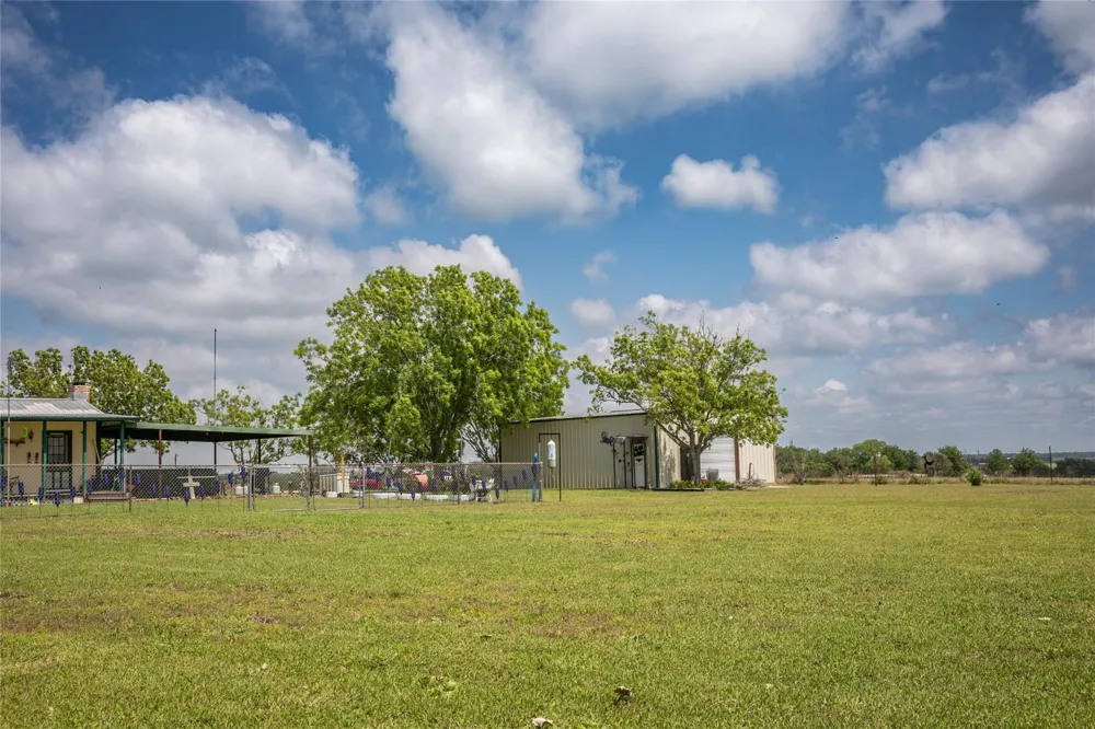 2603 Mcnelly Lane Burton, TX 77835