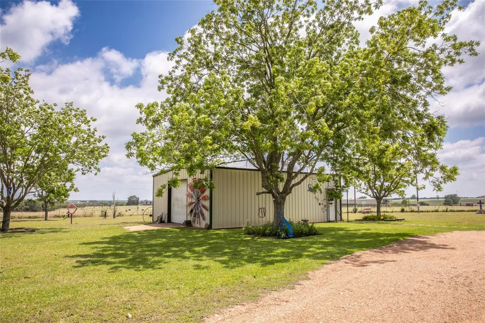 2603 Mcnelly Lane Burton, TX 77835