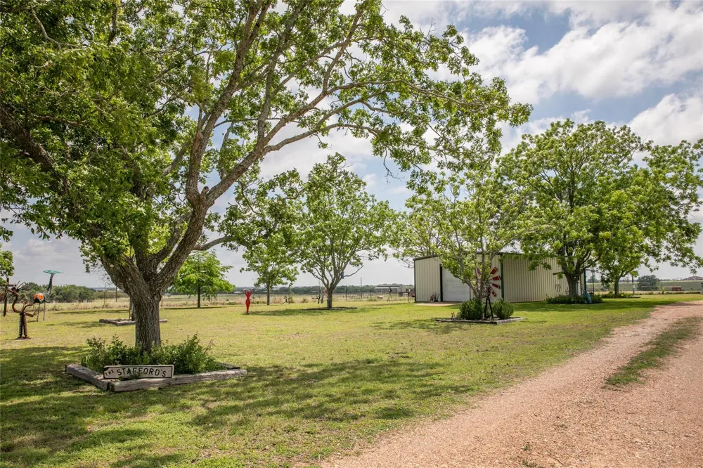 2603 Mcnelly Lane Burton, TX 77835