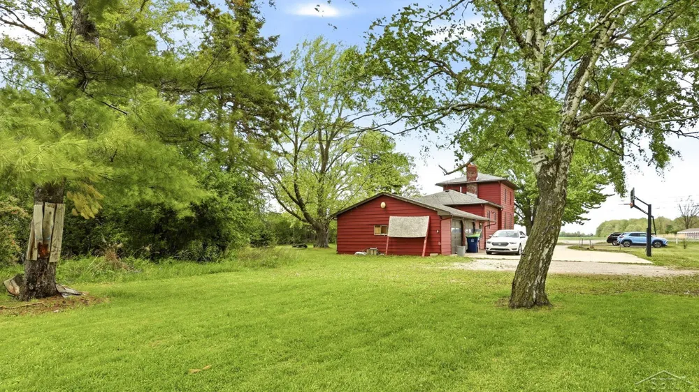 3285 Kochville Road Kochville Township, MI 48604