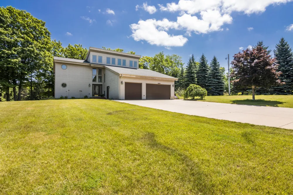 4133 Old Mission Road Peninsula Township, MI 49686