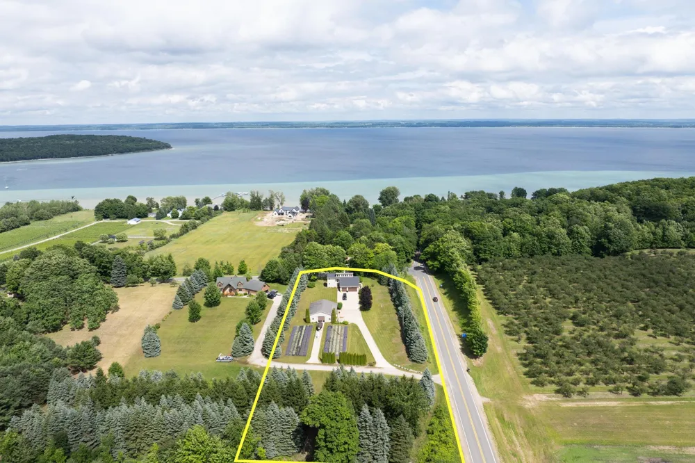 4133 Old Mission Road Peninsula Township, MI 49686