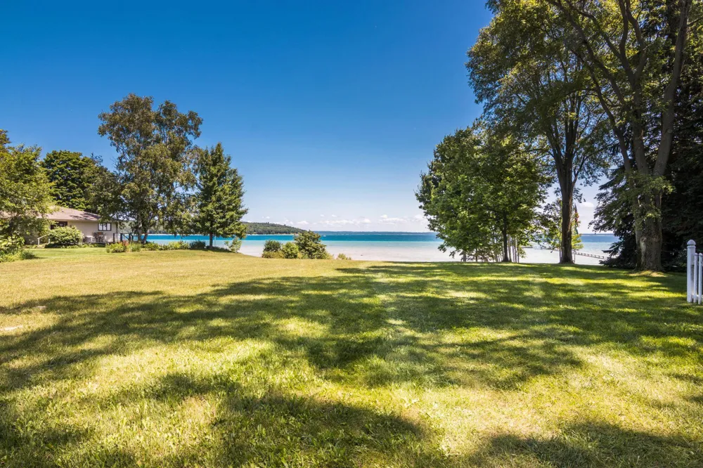 4133 Old Mission Road Peninsula Township, MI 49686