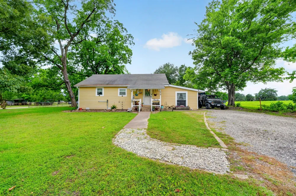 610 Crooked Creek Road Edgewood, TX 75117