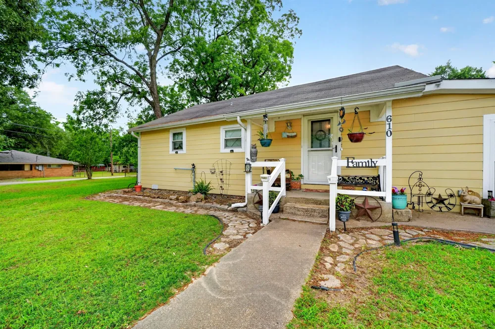 610 Crooked Creek Road Edgewood, TX 75117
