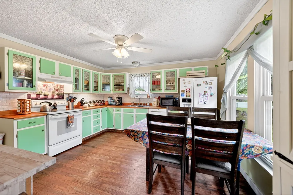 610 Crooked Creek Road Edgewood, TX 75117