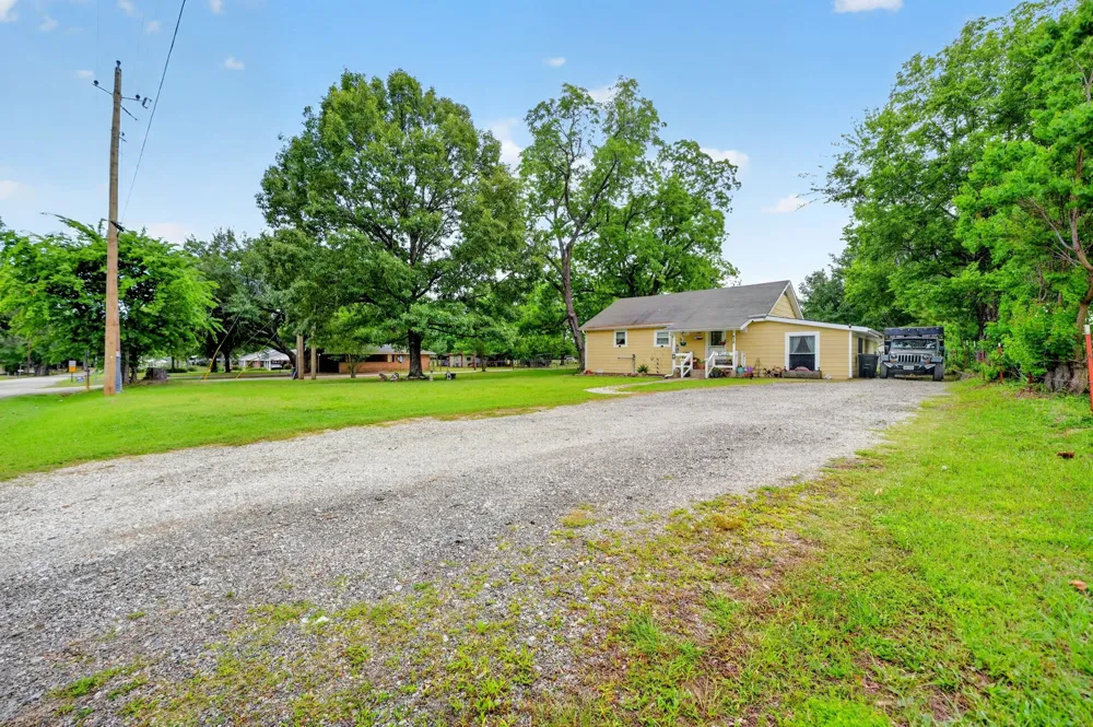 610 Crooked Creek Road Edgewood, TX 75117