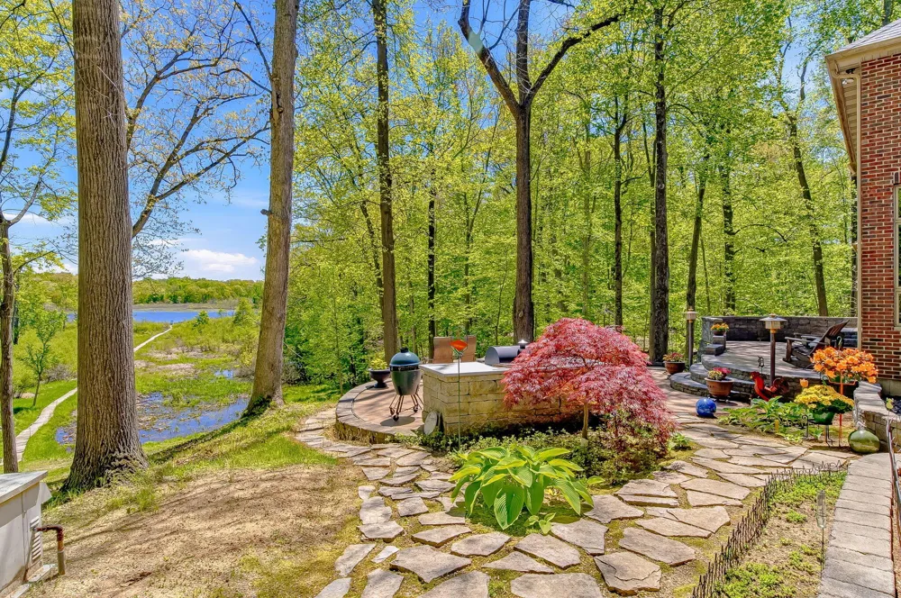 2099 E Clear Lake Road Buchanan Township, MI 49107