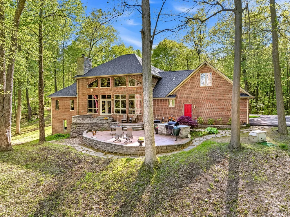 2099 E Clear Lake Road Buchanan Township, MI 49107