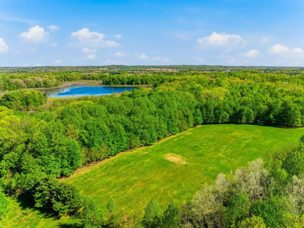 2099 E Clear Lake Road Buchanan Township, MI 49107