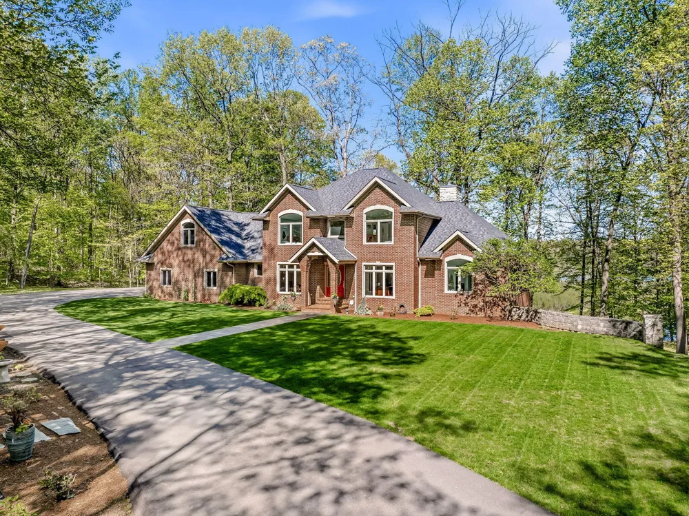 2099 E Clear Lake Road Buchanan Township, MI 49107