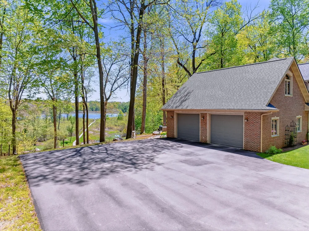 2099 E Clear Lake Road Buchanan Township, MI 49107