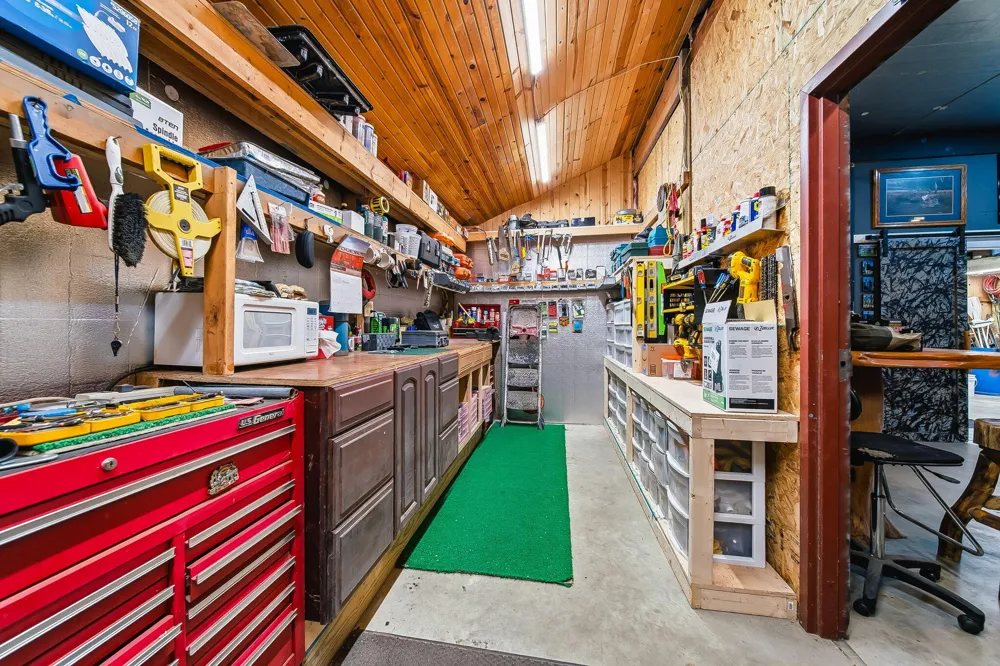 2099 E Clear Lake Road Buchanan Township, MI 49107