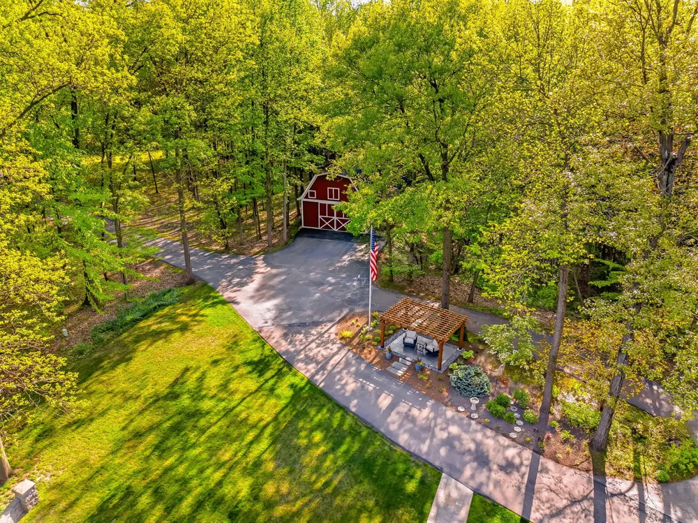 2099 E Clear Lake Road Buchanan Township, MI 49107
