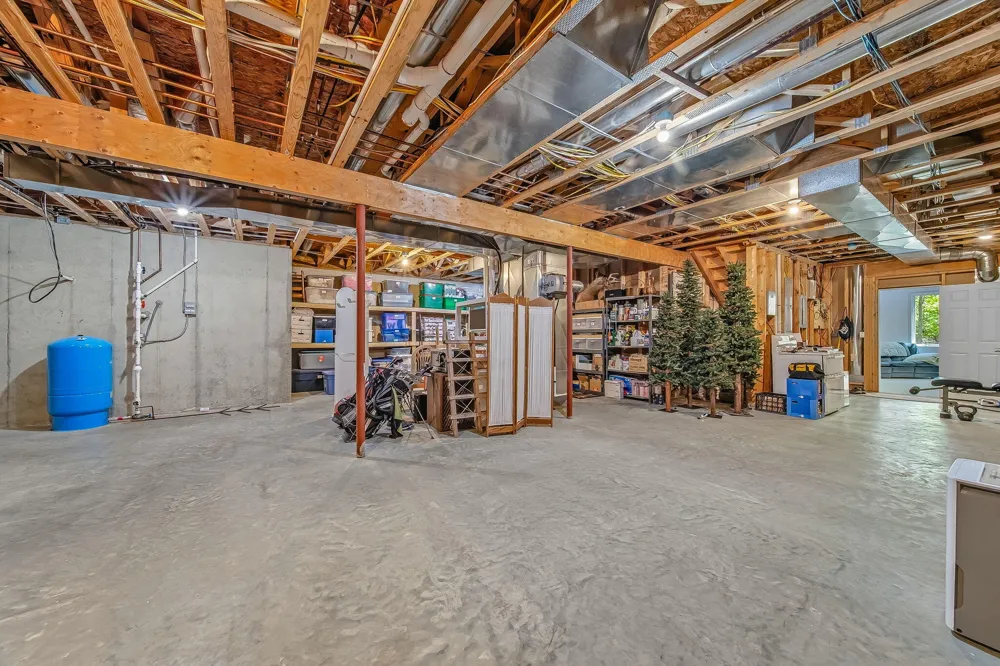 2099 E Clear Lake Road Buchanan Township, MI 49107