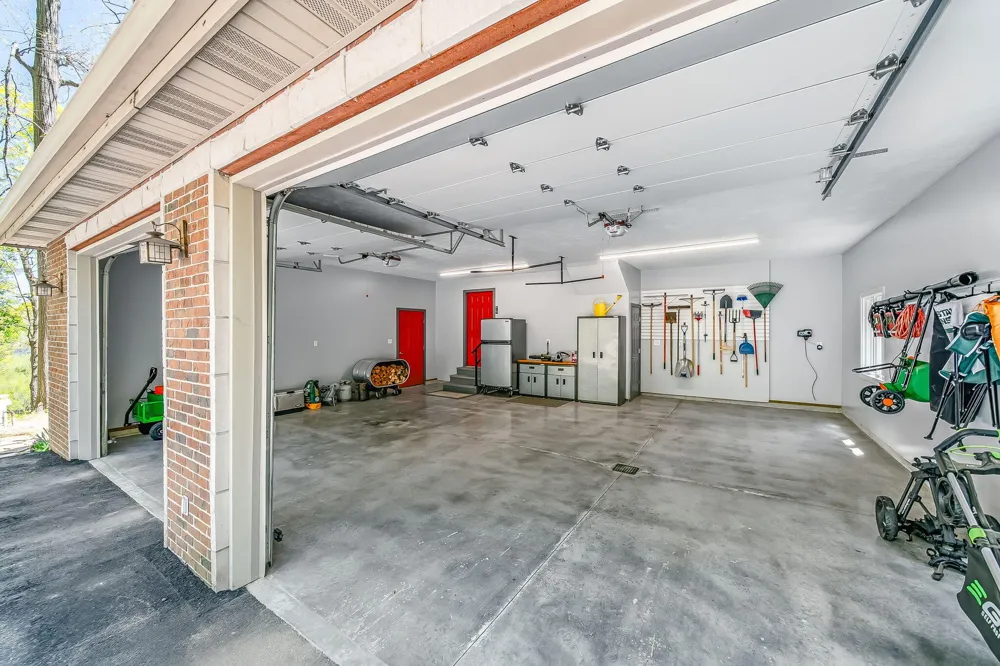 2099 E Clear Lake Road Buchanan Township, MI 49107
