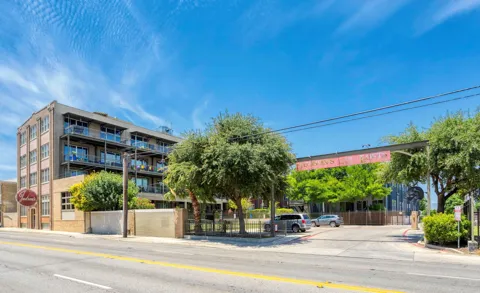 831 S Flores Street #2201