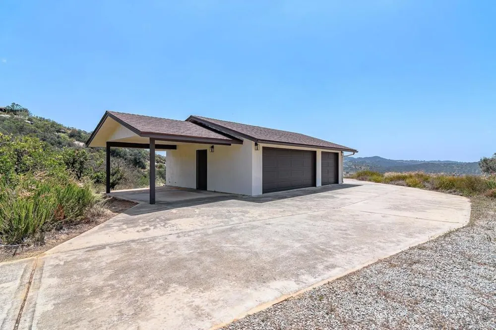 14043 Calle De Vista Valley Center, CA 92082