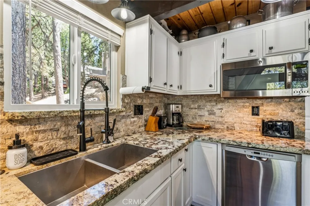 30834 Live Oak Running Springs, CA 92382