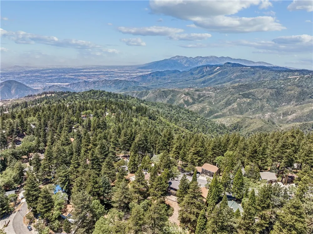30834 Live Oak Running Springs, CA 92382