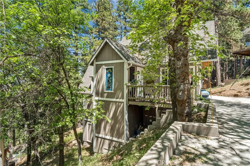30834 Live Oak Running Springs, CA 92382