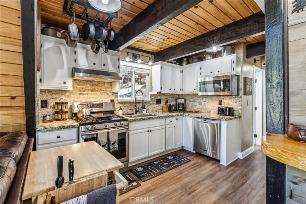 30834 Live Oak Running Springs, CA 92382