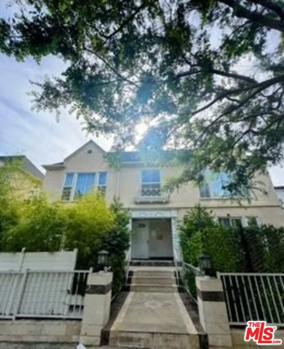 133 S Crescent Drive #7 Beverly Hills, CA 90212