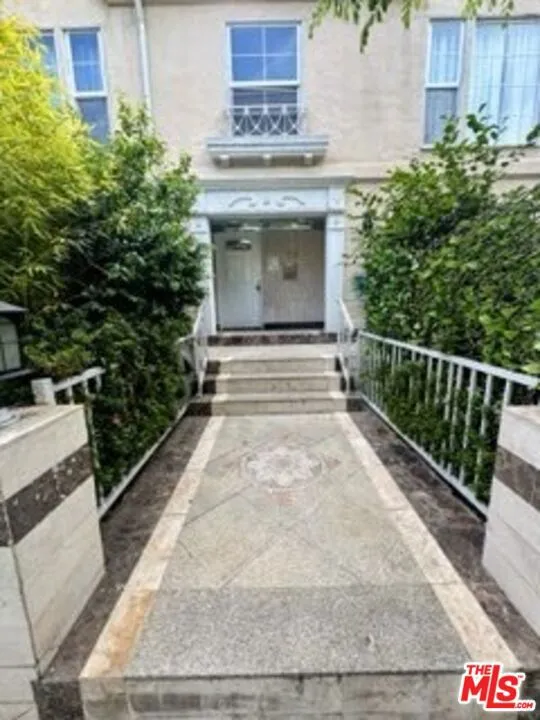 133 S Crescent Drive #7 Beverly Hills, CA 90212