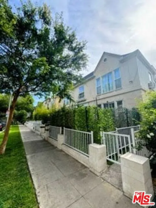 133 S Crescent Drive #7 Beverly Hills, CA 90212