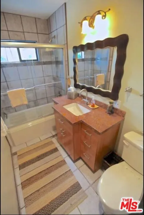 4930 Garden Grove Avenue Tarzana, CA 91356