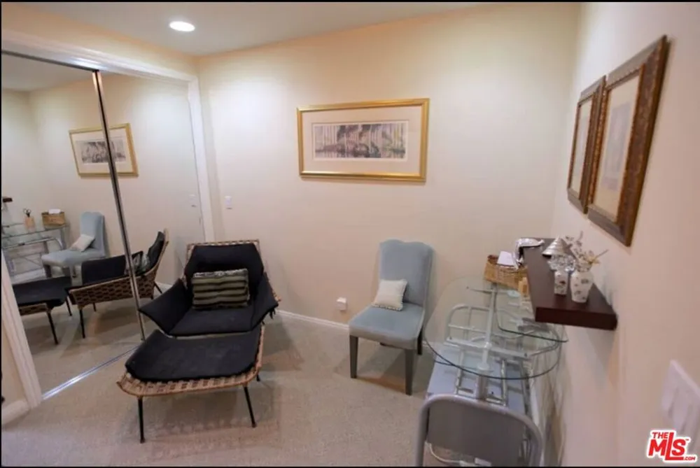 4930 Garden Grove Avenue Tarzana, CA 91356
