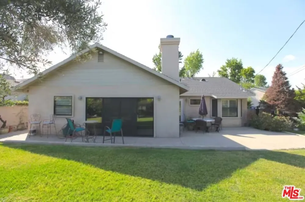 4930 Garden Grove Avenue Tarzana, CA 91356