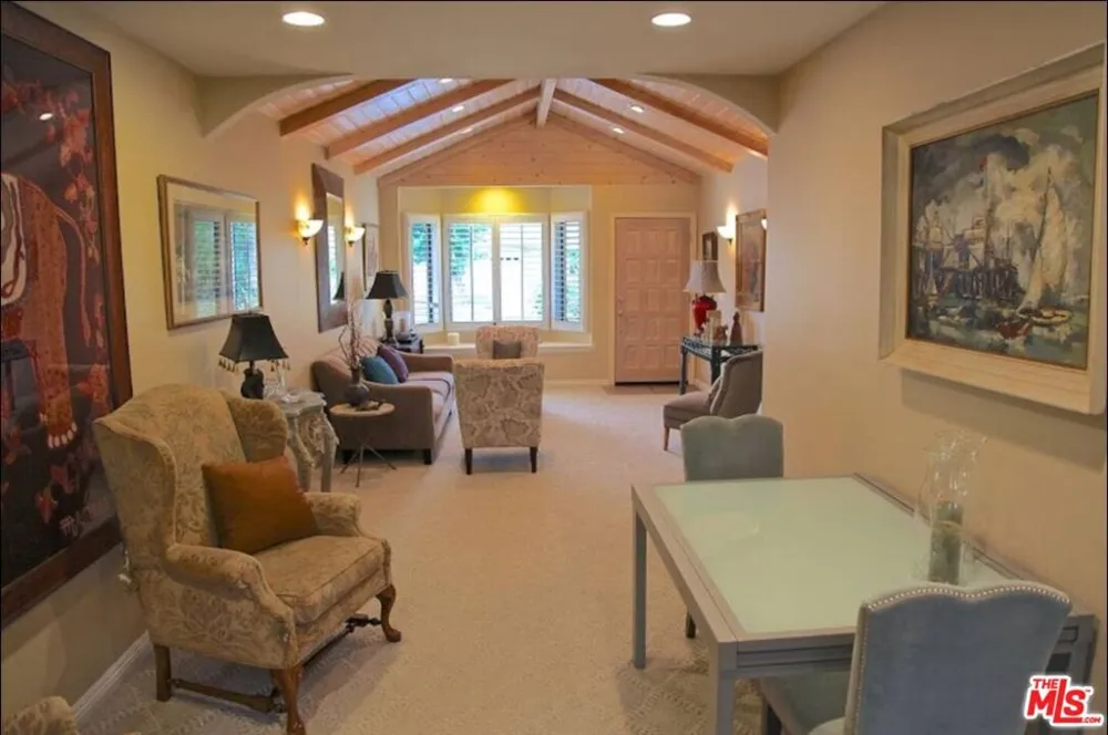 4930 Garden Grove Avenue Tarzana, CA 91356