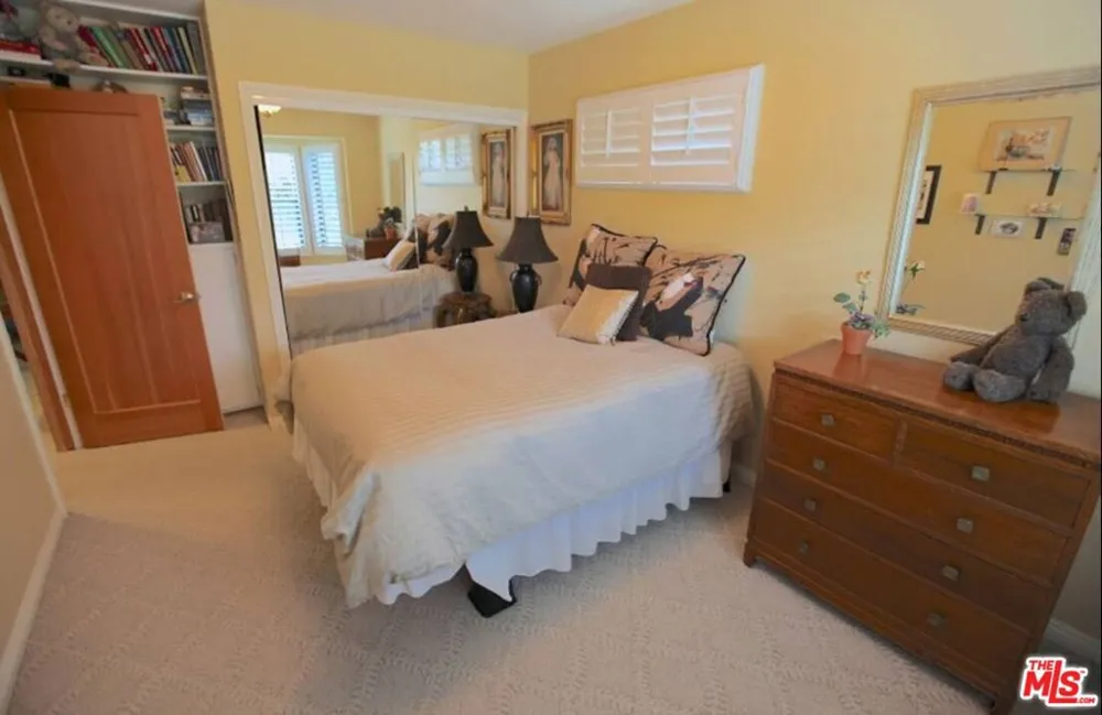 4930 Garden Grove Avenue Tarzana, CA 91356