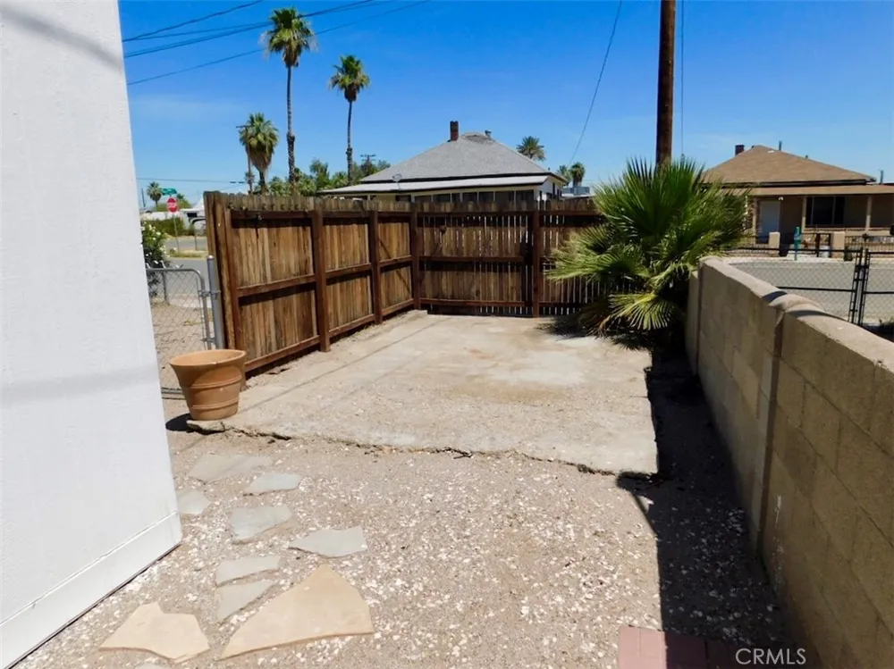 503 Palm Needles, CA 92363