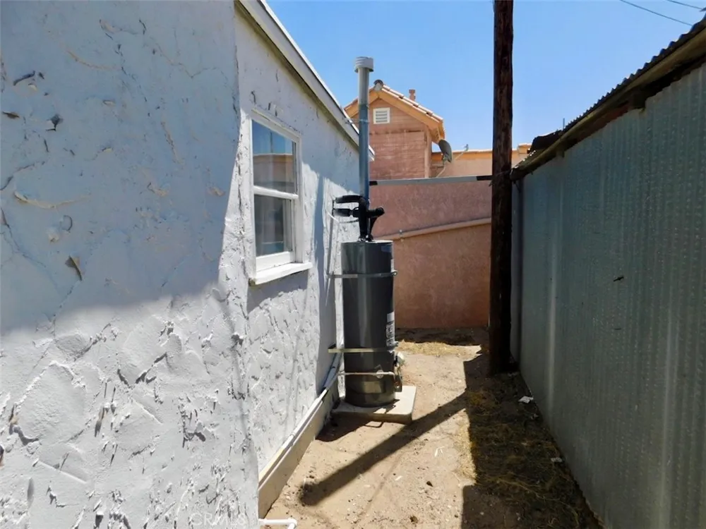 503 Palm Needles, CA 92363