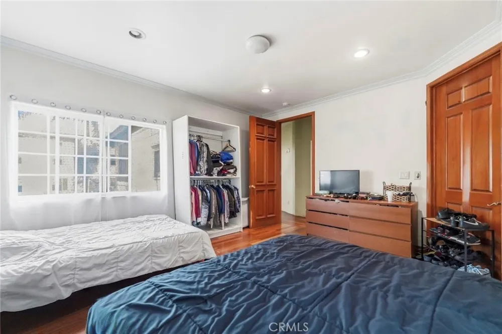 1545 Cambria Los Angeles, CA 90017