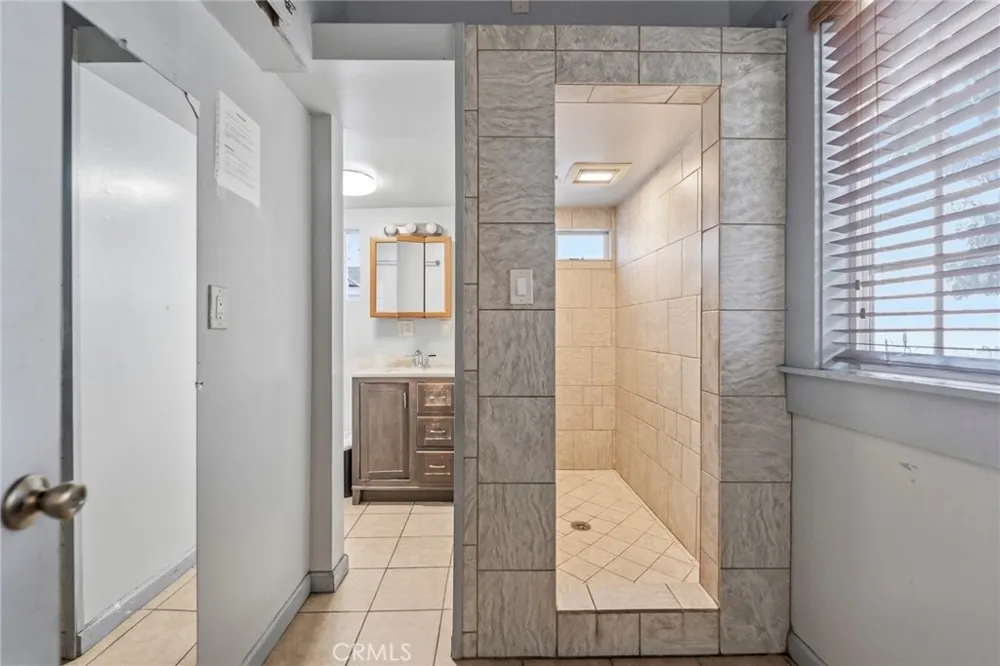 1545 Cambria Los Angeles, CA 90017