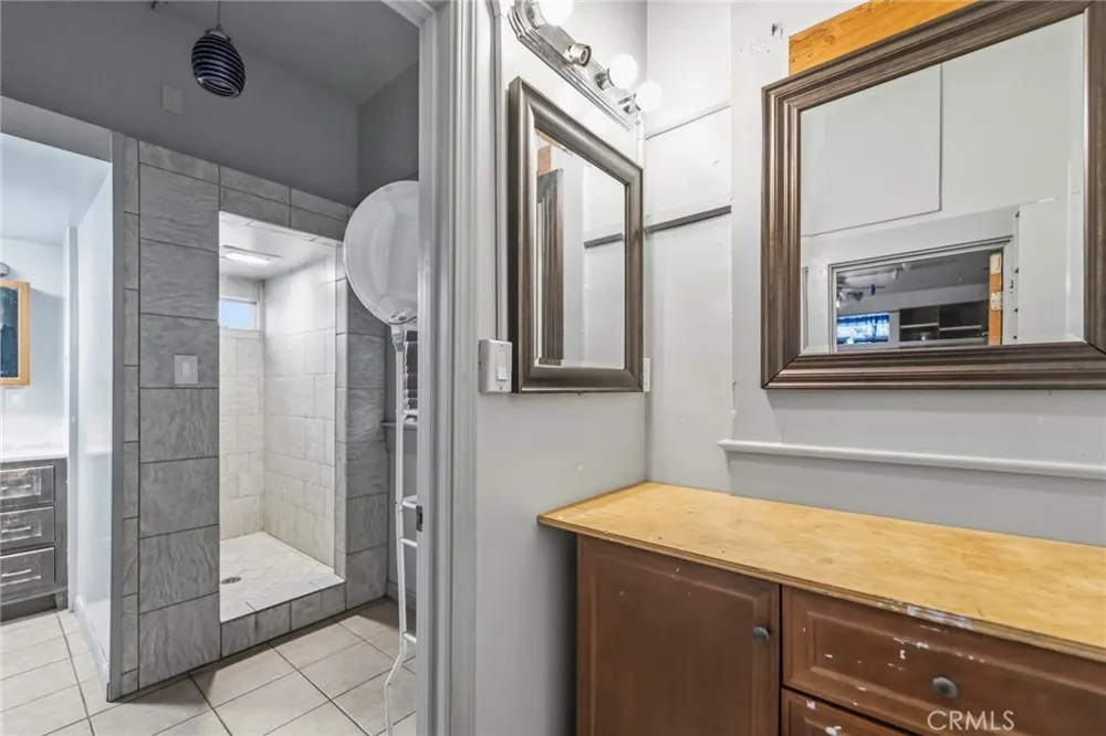 1545 Cambria Los Angeles, CA 90017