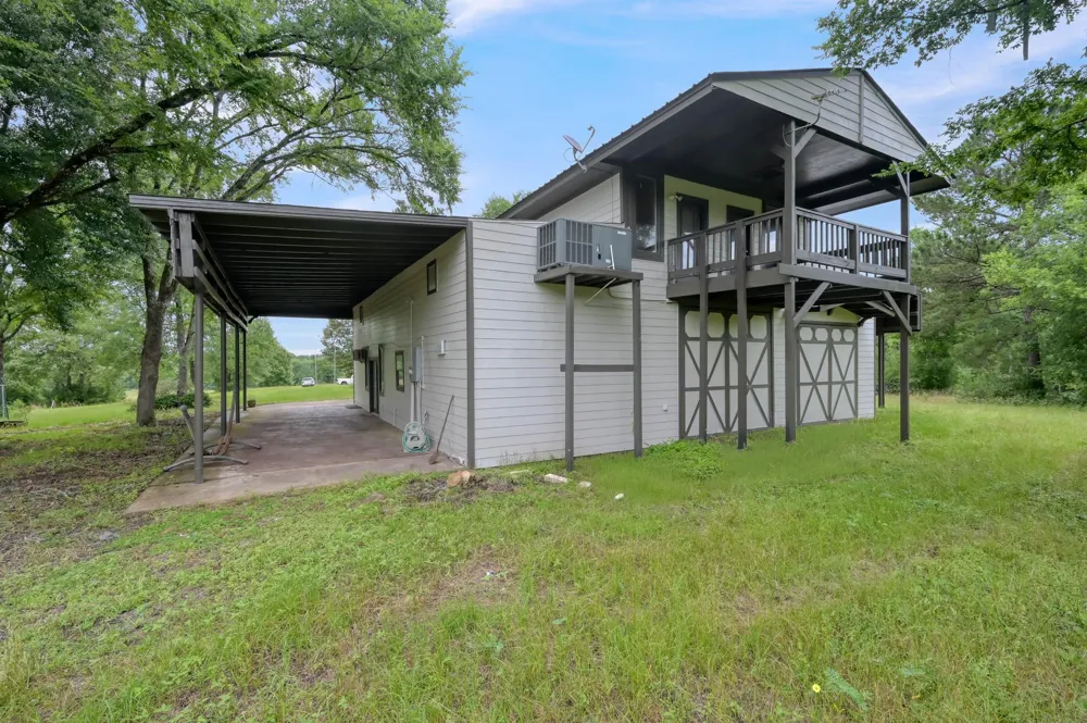 276 Walker Loop Huntsville, TX 77340