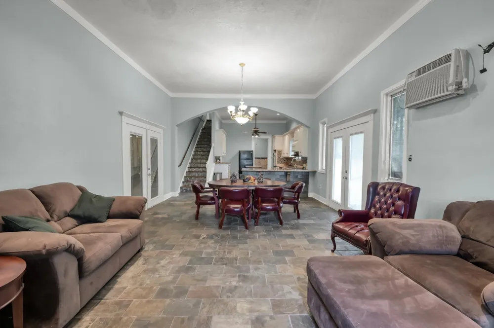 276 Walker Loop Huntsville, TX 77340