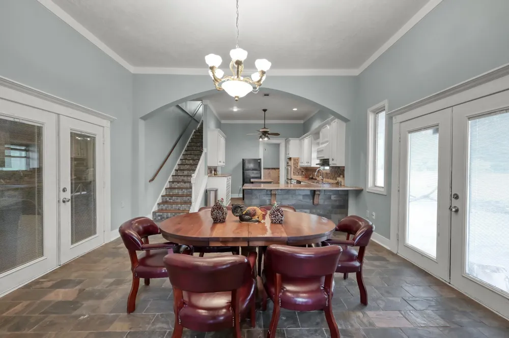 276 Walker Loop Huntsville, TX 77340
